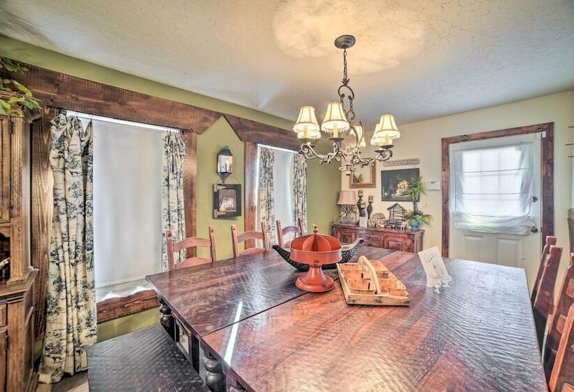 Charming Mckenzie Farmhouse W/ Fire Pit!