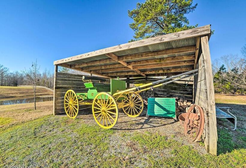 Charming Mckenzie Farmhouse W/ Fire Pit!