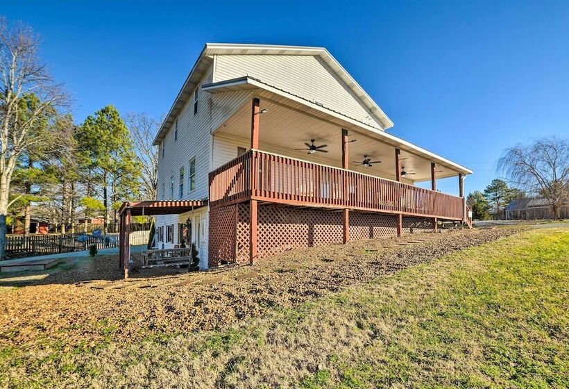 Charming Mckenzie Farmhouse W/ Fire Pit!