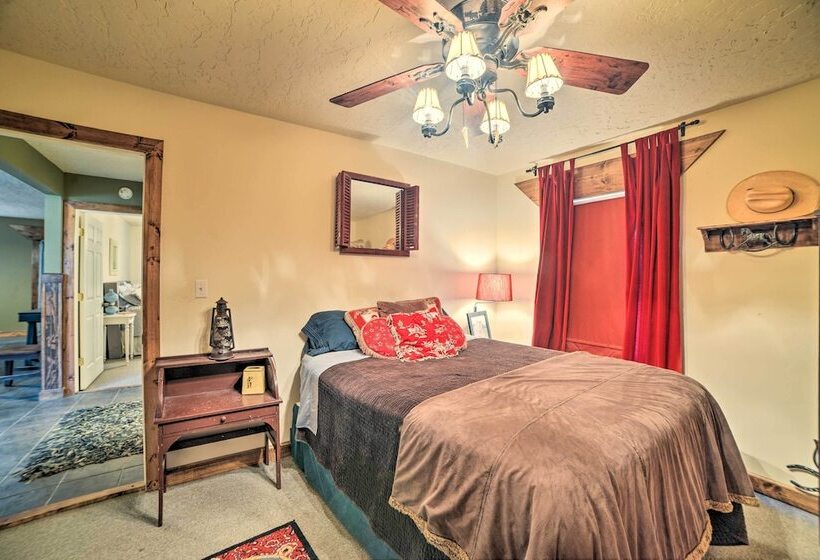 Charming Mckenzie Farmhouse W/ Fire Pit!