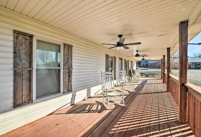 Charming Mckenzie Farmhouse W/ Fire Pit!