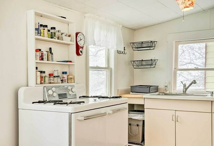 Charming Waterfront Cottage W/ Private Dock!