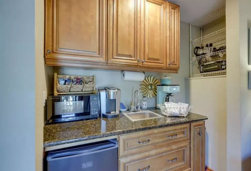 Chic Peaceful Retreat 16 Mi To Beaches & Wineries!