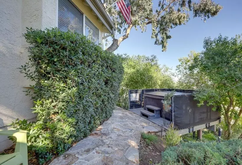 Chic Peaceful Retreat 16 Mi To Beaches & Wineries!