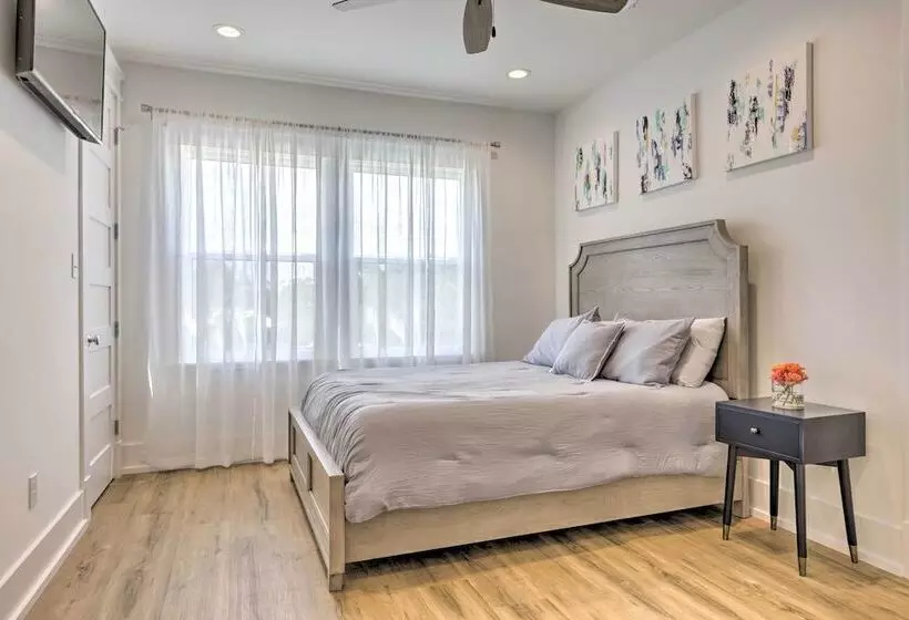 Coastal Waveland House 1/2 Block To Pub Beach