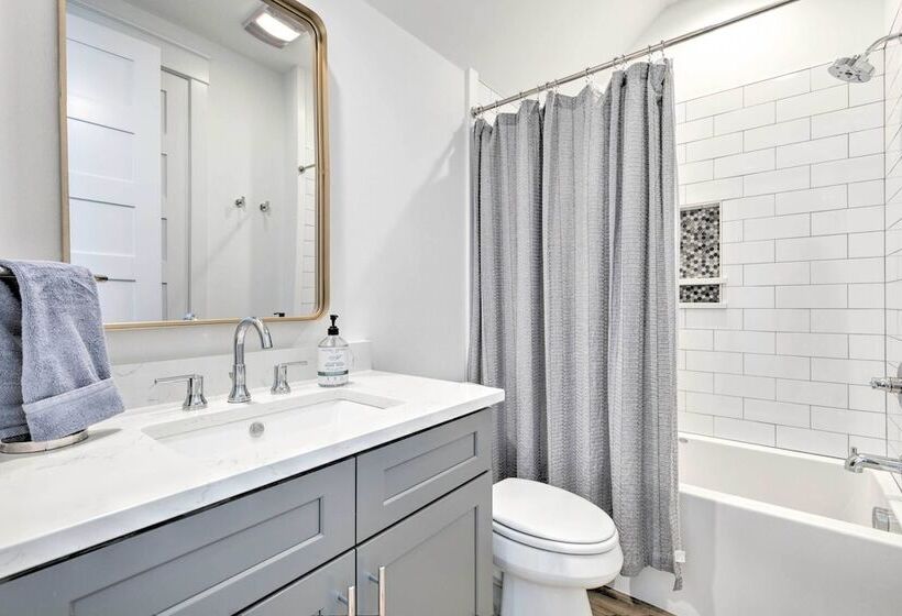 Coastal Waveland House 1/2 Block To Pub Beach