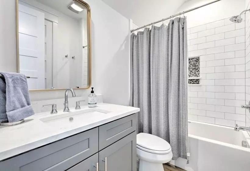 Coastal Waveland House 1/2 Block To Pub Beach