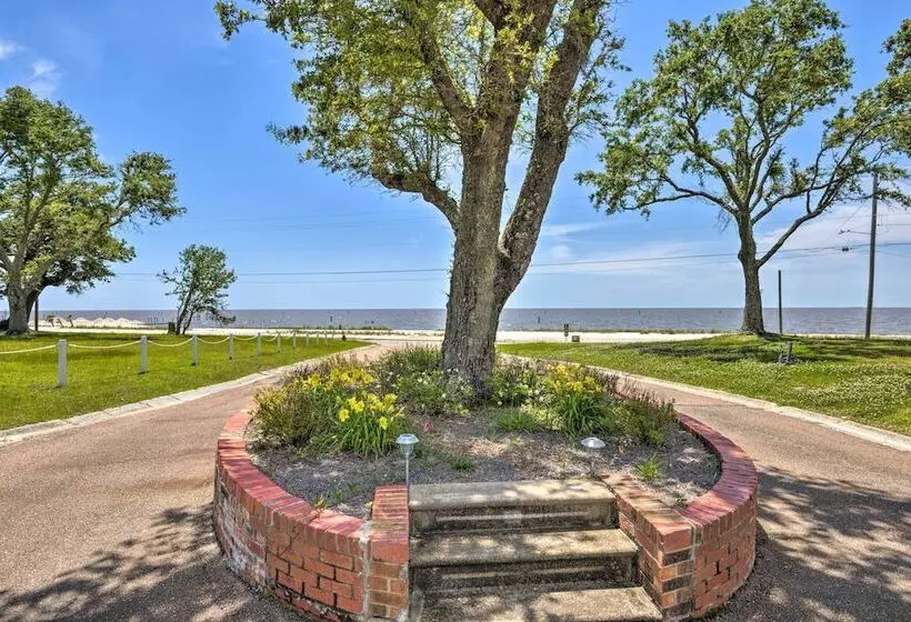 Coastal Waveland House 1/2 Block To Pub Beach