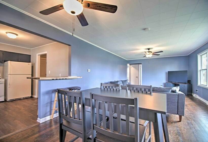 Cottage W/ Sunroom & Fire Pit, Walk To Lake!