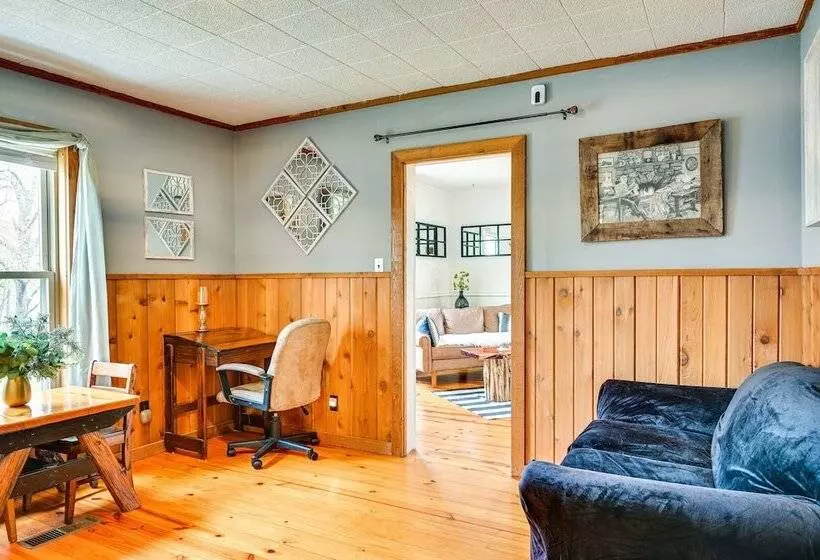 Country Escape: Log Cabin Near Kentucky Lake!