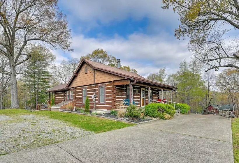 Country Escape: Log Cabin Near Kentucky Lake!