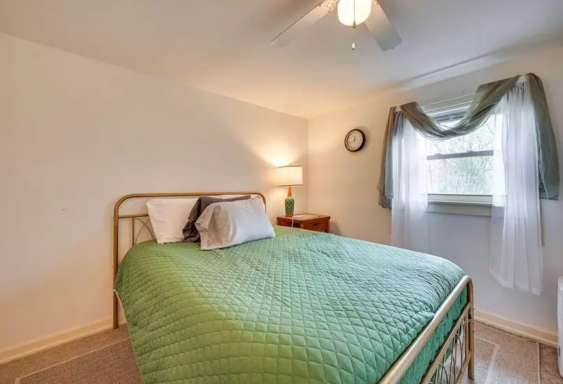 Country Escape: Log Cabin Near Kentucky Lake!