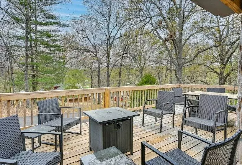 Country Escape: Log Cabin Near Kentucky Lake!