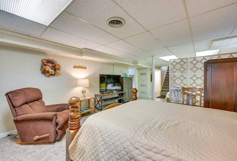 Country Escape: Log Cabin Near Kentucky Lake!