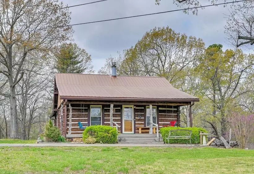 Country Escape: Log Cabin Near Kentucky Lake!