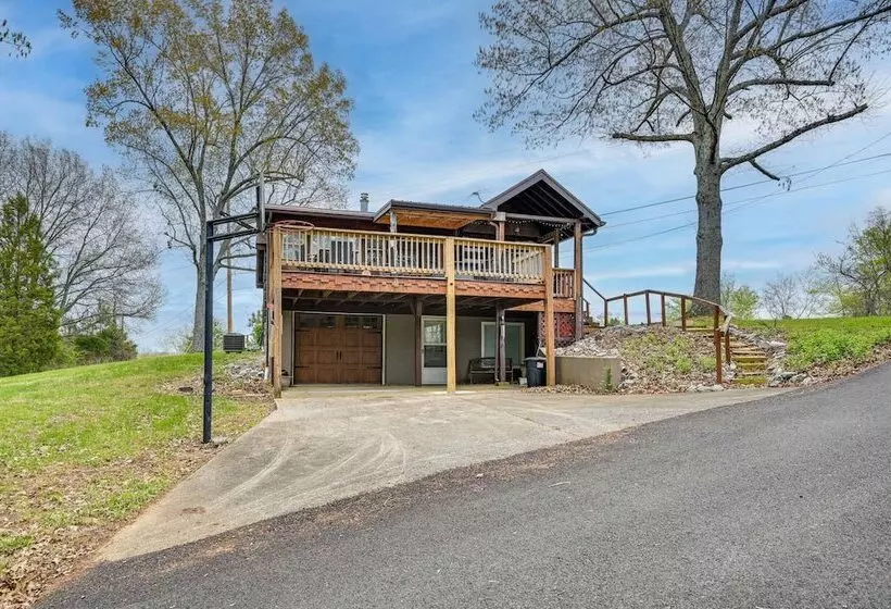 Country Escape: Log Cabin Near Kentucky Lake!