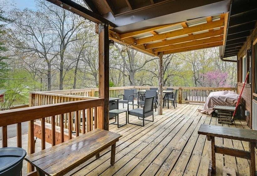 Country Escape: Log Cabin Near Kentucky Lake!