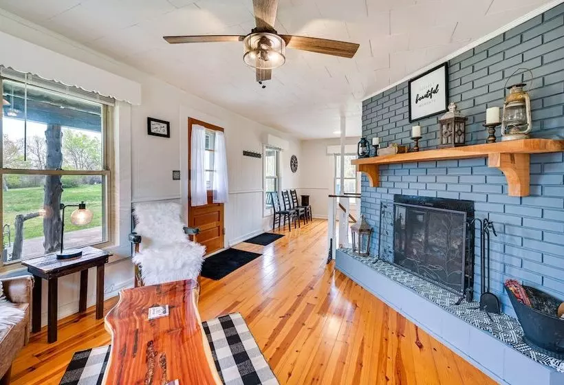 Country Escape: Log Cabin Near Kentucky Lake!