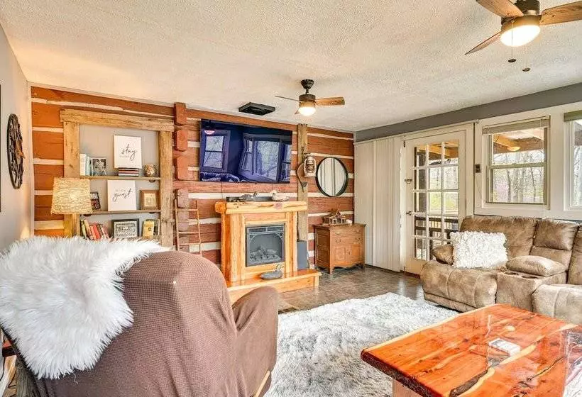 Country Escape: Log Cabin Near Kentucky Lake!