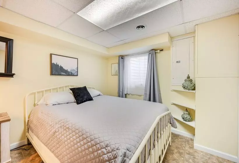 Country Escape: Log Cabin Near Kentucky Lake!