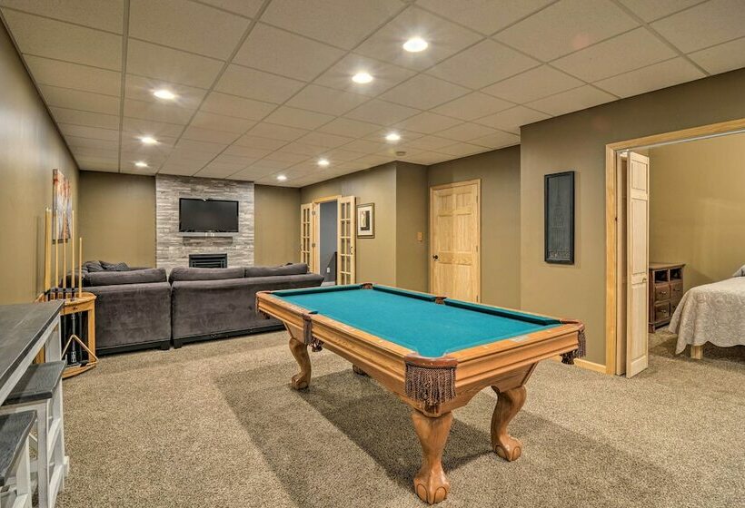 Cozy Apartment W/ Outdoor Entertaining Space!