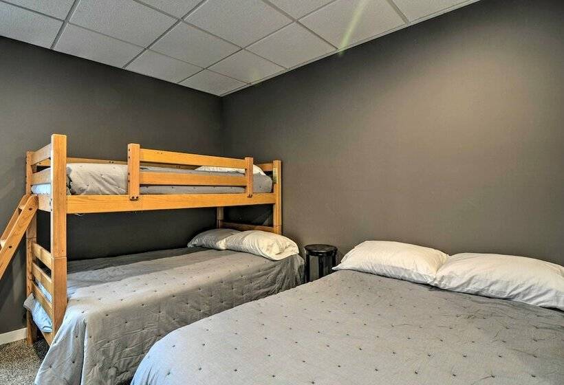 Cozy Apartment W/ Outdoor Entertaining Space!