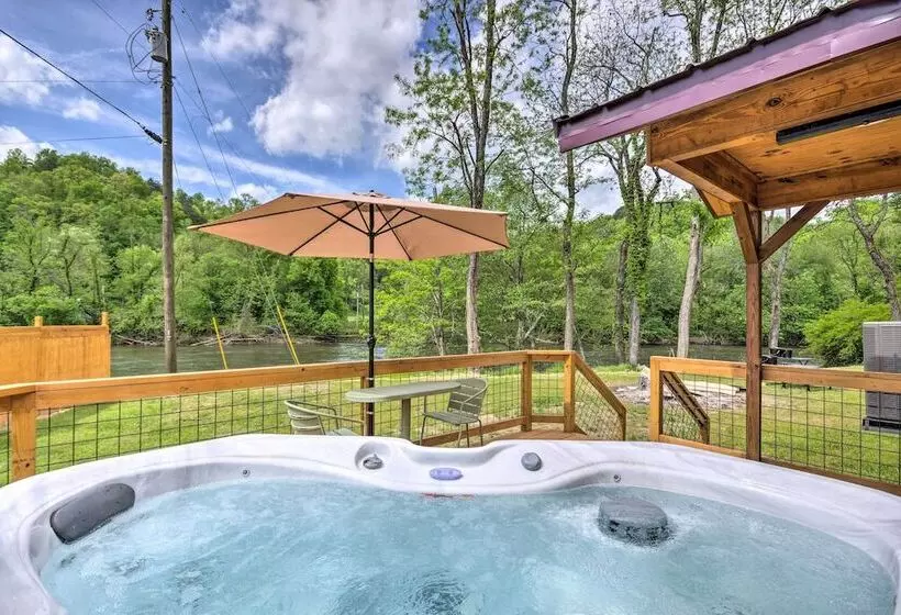 Cozy Cabin On Tuckasegee River   Near Bryson City