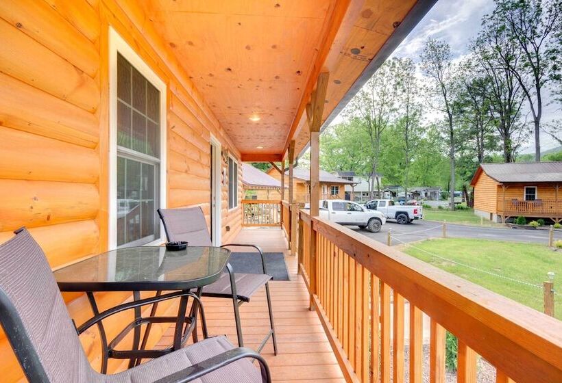 Cozy Cabin On Tuckasegee River   Near Bryson City
