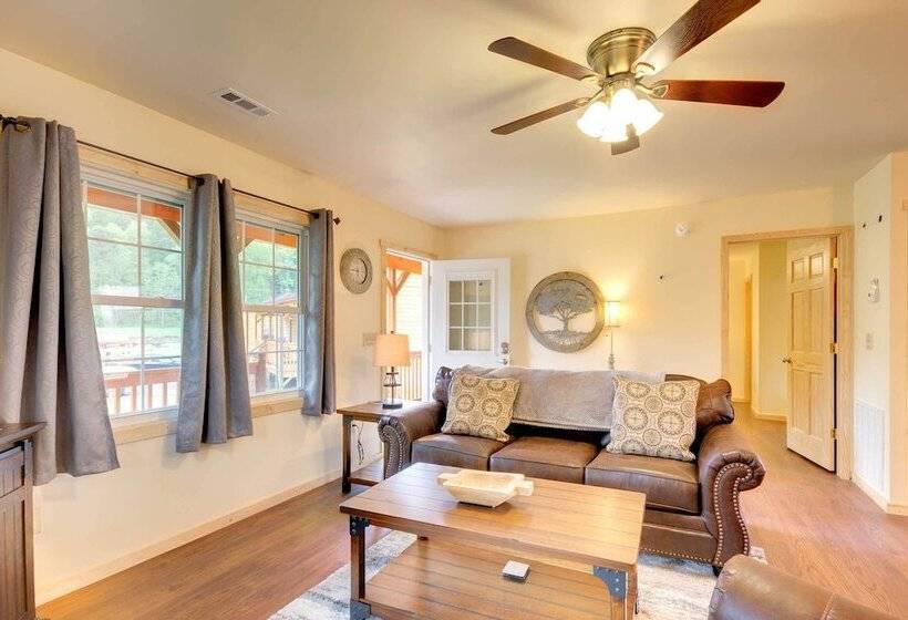 Cozy Cabin On Tuckasegee River   Near Bryson City