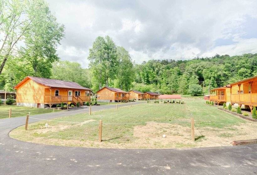Cozy Cabin On Tuckasegee River   Near Bryson City
