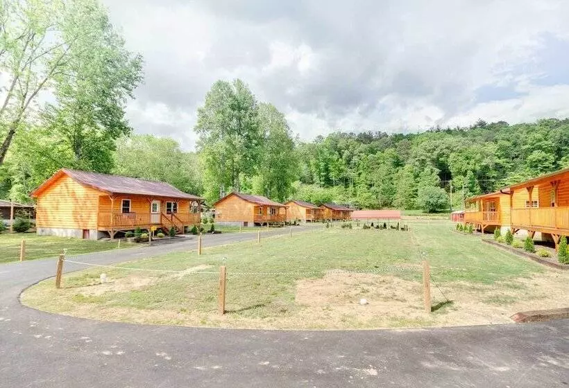 Cozy Cabin On Tuckasegee River   Near Bryson City