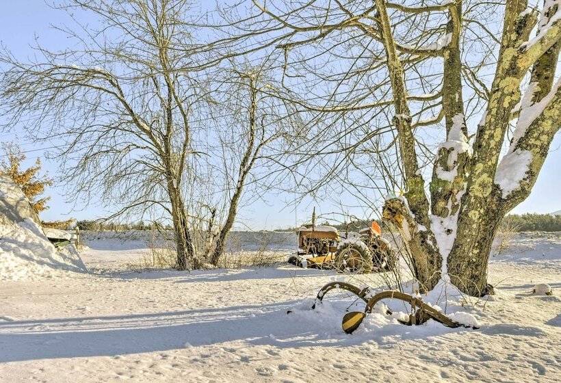 6 Mi To Stowe Mountain: Home W/ Yard!