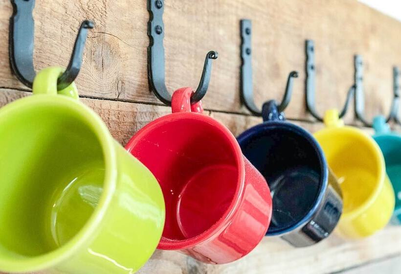 6 Mi To Stowe Mountain: Home W/ Yard!