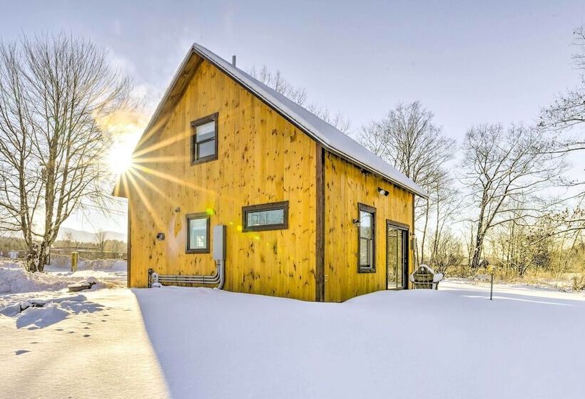 6 Mi To Stowe Mountain: Home W/ Yard!