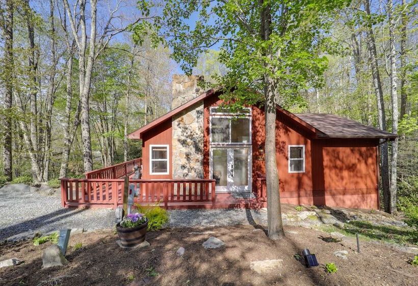 10 Mi To Sugar Mountain: Cozy Newland Cabin!