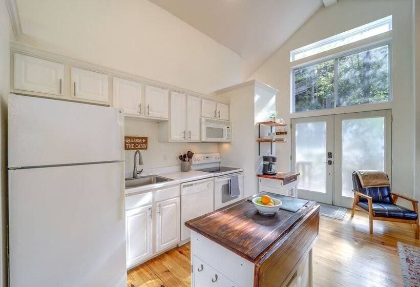 10 Mi To Sugar Mountain: Cozy Newland Cabin!