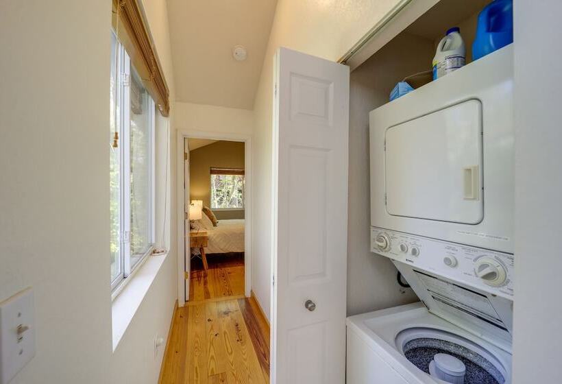 10 Mi To Sugar Mountain: Cozy Newland Cabin!