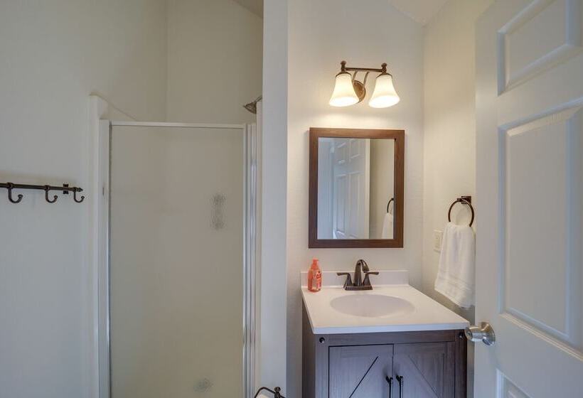 10 Mi To Sugar Mountain: Cozy Newland Cabin!