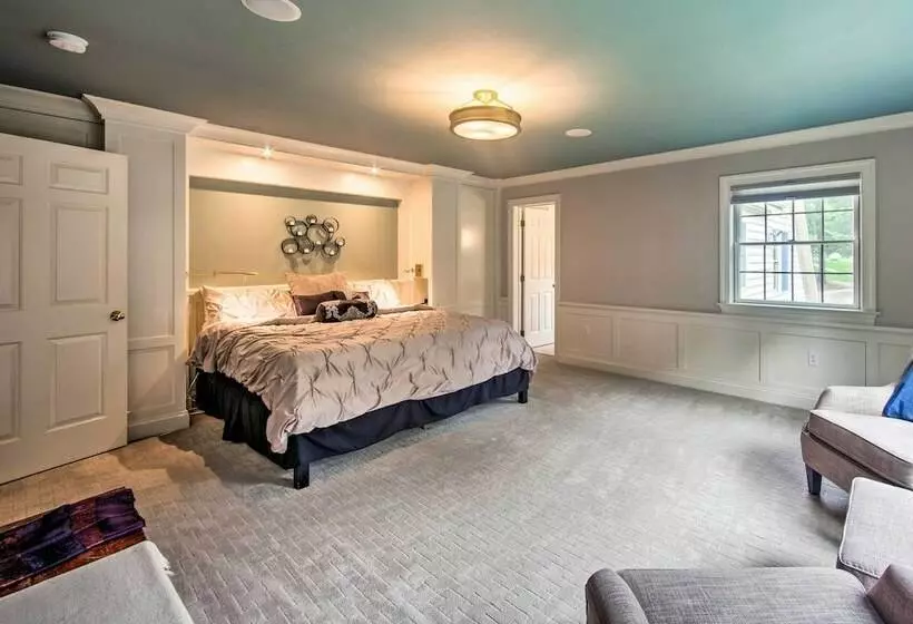 Extravagant Atglen Manor W/ Private 60 Acre Land!