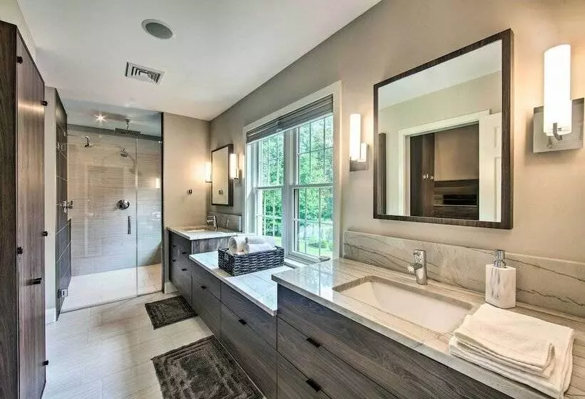 Extravagant Atglen Manor W/ Private 60 Acre Land!