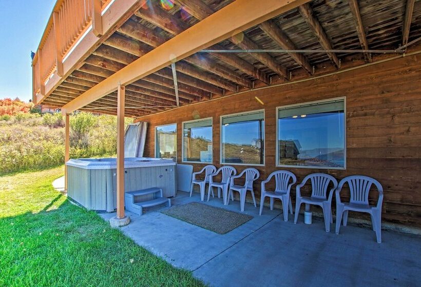 Garden City Lake House: Hot Tub & Views!