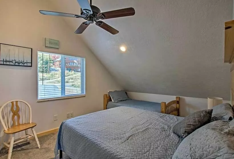 Garden City Lake House: Hot Tub & Views!