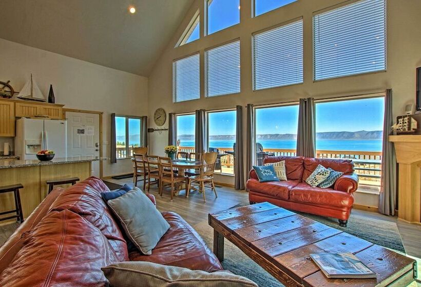 Garden City Lake House: Hot Tub & Views!