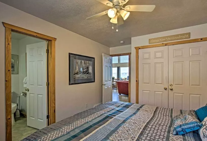 Garden City Lake House: Hot Tub & Views!