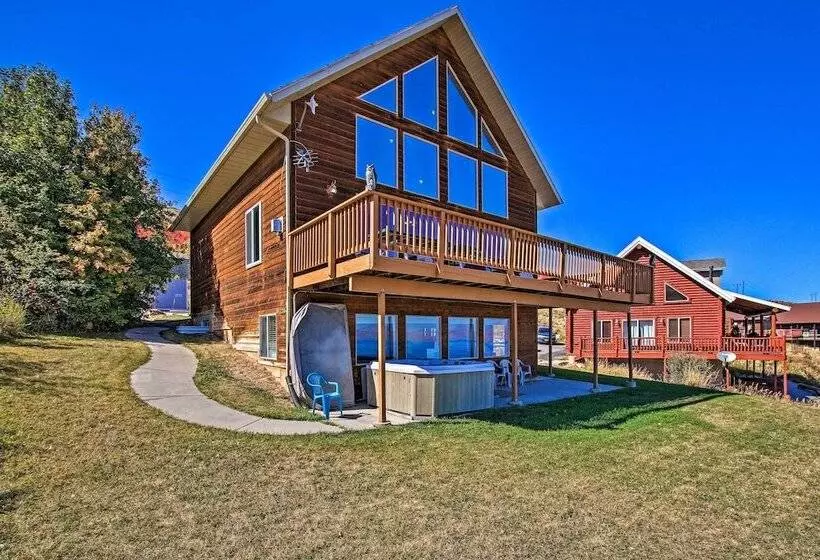 Garden City Lake House: Hot Tub & Views!
