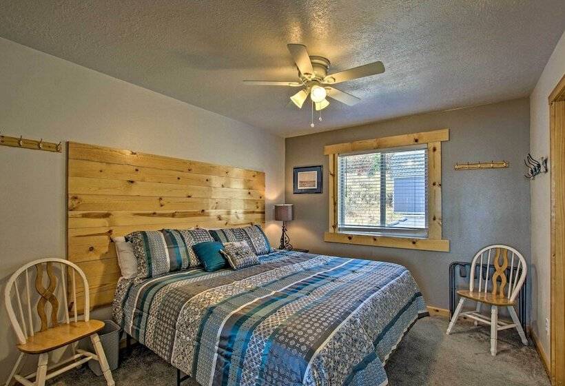 Garden City Lake House: Hot Tub & Views!