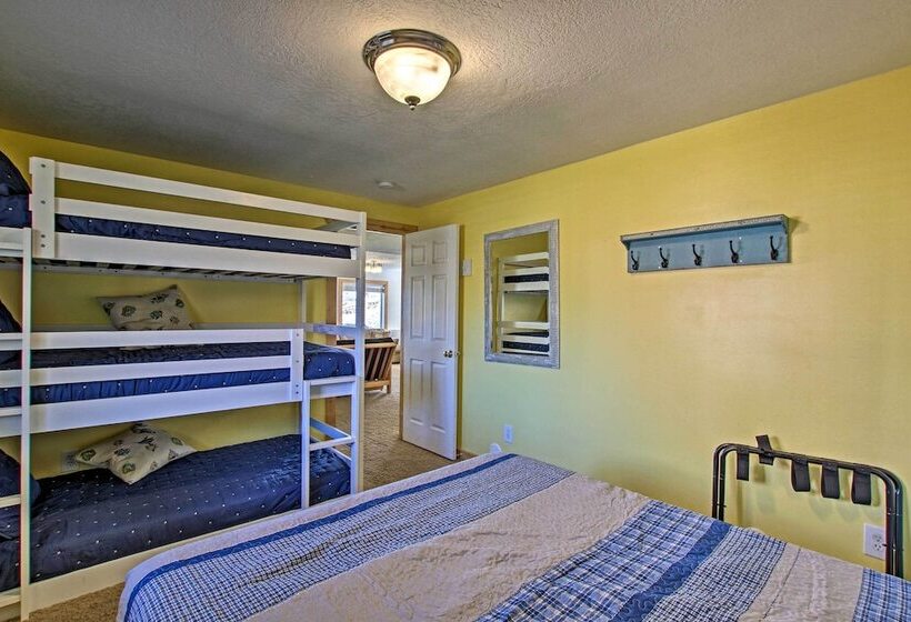 Garden City Lake House: Hot Tub & Views!