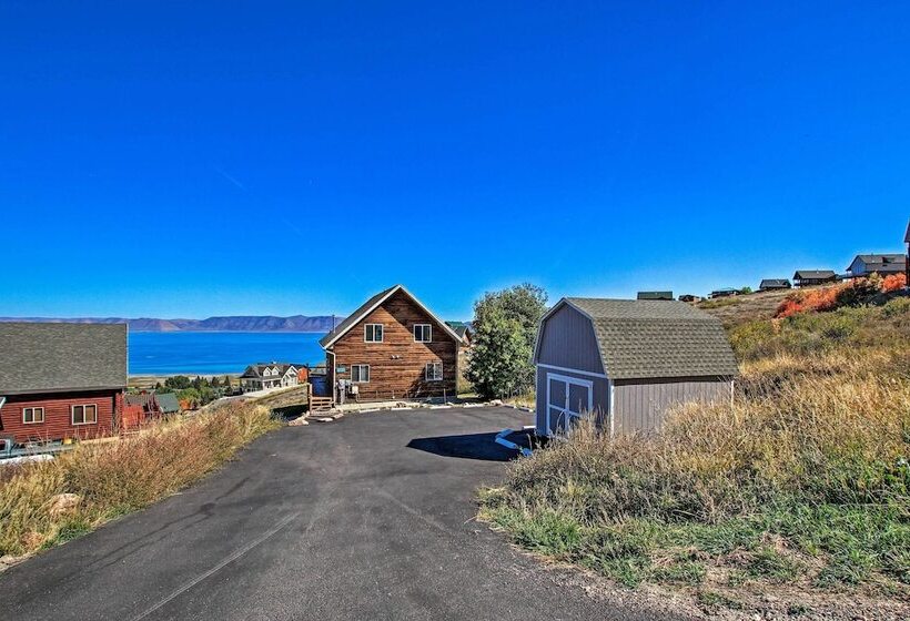 Garden City Lake House: Hot Tub & Views!