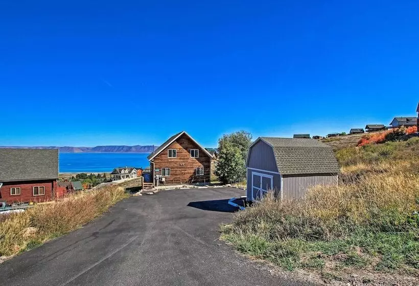 Garden City Lake House: Hot Tub & Views!