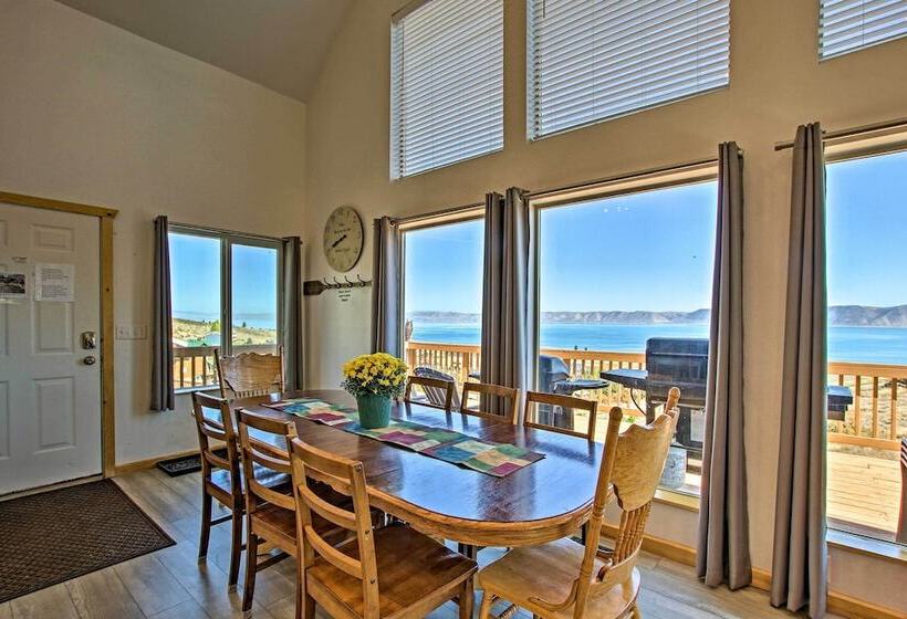 Garden City Lake House: Hot Tub & Views!